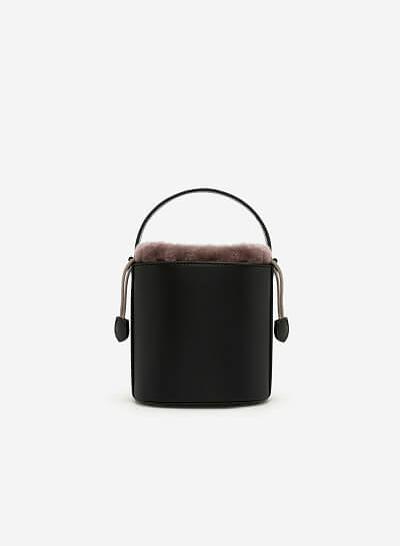 Bucket Bag viền lông - SAT 0215 - Màu Đen