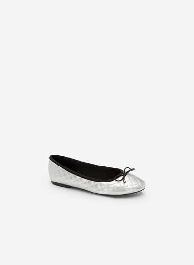 Giày Búp Bê Nhấn Chỉ Nổi Hình Học Ánh Metallic - GBB 0410 - Màu Bạc