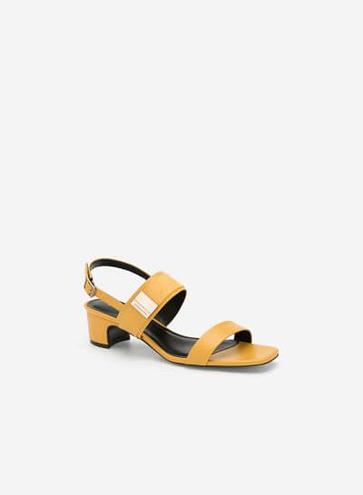 Giày Sandal Phối Khóa Cài Quai To - SDN 0642 - Màu Vàng