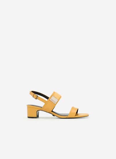 Giày Sandal Phối Khóa Cài Quai To - SDN 0642 - Màu Vàng - VASCARA