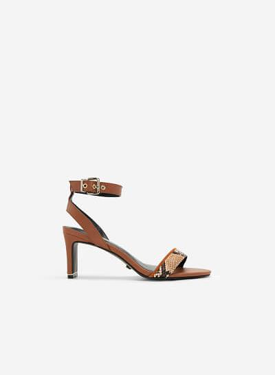 Giày Sandal Đế Dẹt Ankle Strap Vân Da Rắn - SDN 0674 - Màu Nâu - VASCARA