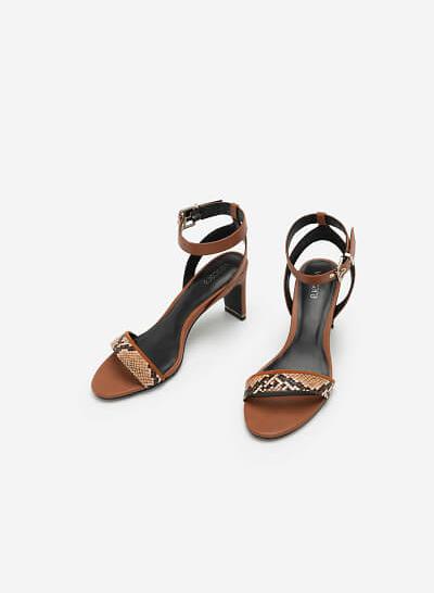 Giày Sandal Đế Dẹt Ankle Strap Vân Da Rắn - SDN 0674 - Màu Nâu - VASCARA