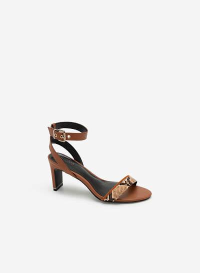 Giày Sandal Đế Dẹt Ankle Strap Vân Da Rắn - SDN 0674 - Màu Nâu