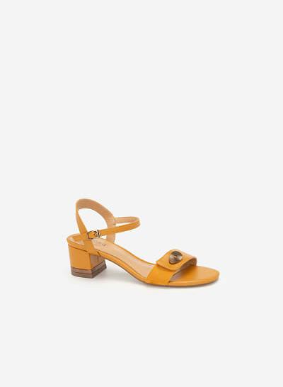 Giày Sandal Quai Phối Nubuck Trang Trí Kim Loại - SDN 0665 - Màu Vàng Đậm