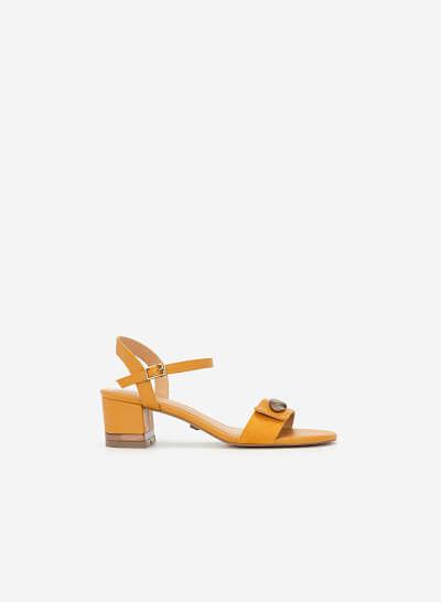 Giày Sandal Quai Phối Nubuck Trang Trí Kim Loại - SDN 0665 - Màu Vàng Đậm - VASCARA