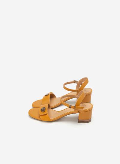 Giày Sandal Quai Phối Nubuck Trang Trí Kim Loại - SDN 0665 - Màu Vàng Đậm - VASCARA