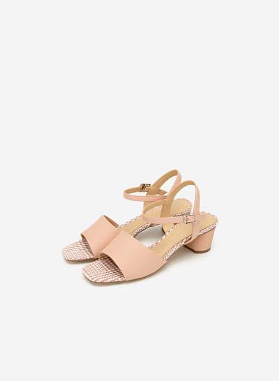 Giày Sandal Quai Ngang Lót Họa Tiết Caro - SDN 0650 - Màu Hồng