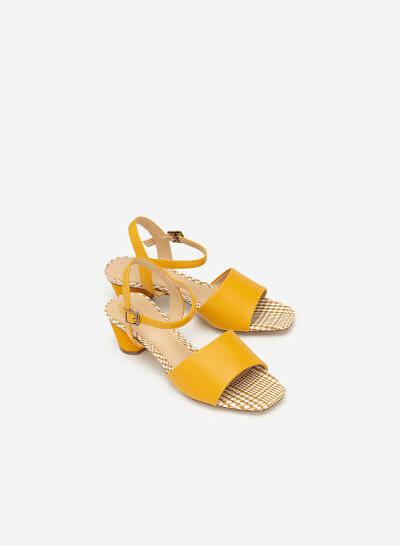 Giày Sandal Quai Ngang Lót Họa Tiết Caro - SDN 0650 - Màu Vàng - VASCARA
