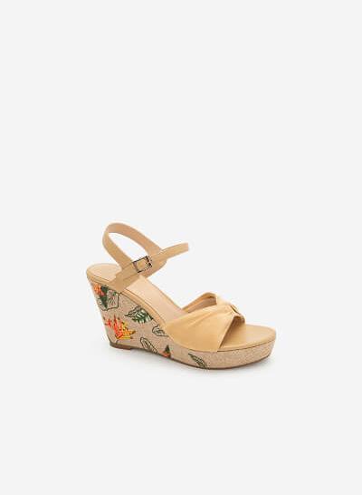 Giày Đế Xuồng Satin Thêu Họa Tiết Nhiệt Đới - SDX 0422 - Màu Be