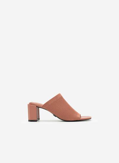 Guốc mule vải knit wide-strap - GNN 0155 - Màu hồng nhạt