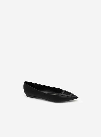 Giày Mũi Nhọn Satin Trang Trí Khóa Cài Trapezium - GBB 0420 - Màu Đen