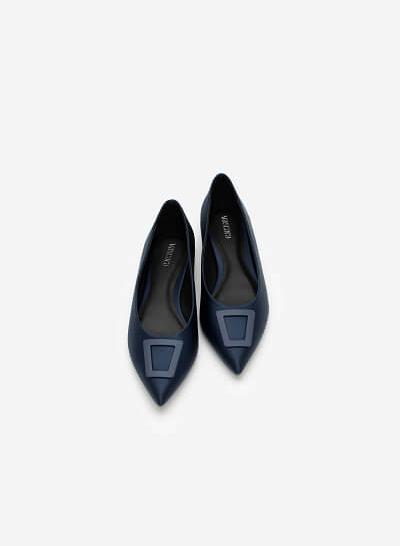 Giày Mũi Nhọn Satin Trang Trí Khóa Cài Trapezium - GBB 0420 - Màu Xanh Navy - VASCARA
