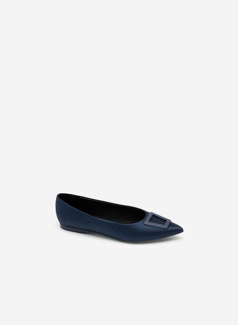 Giày Mũi Nhọn Satin Trang Trí Khóa Cài Trapezium - GBB 0420 - Màu Xanh Navy - VASCARA