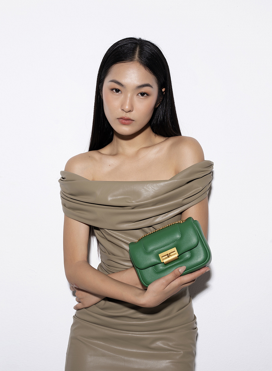 Túi Đeo Chéo May Chỉ Nổi Khóa Gold - SHO 0208 - Màu Xanh Lá - vascara.com