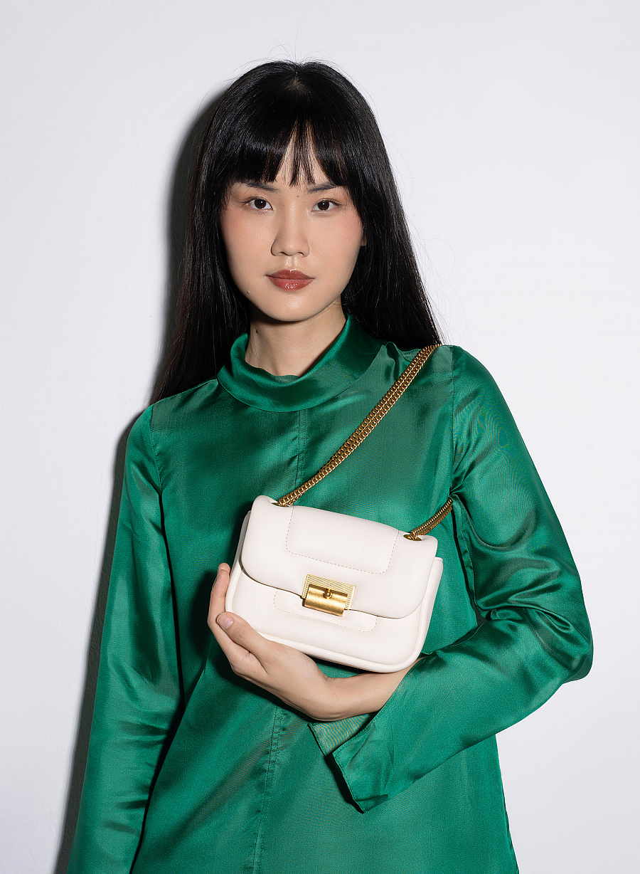 Túi Đeo Chéo May Chỉ Nổi Khóa Gold - SHO 0208 - Màu Kem - vascara.com