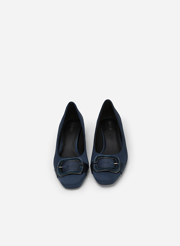 Giày Bít Satin Phối Khóa Kim Loại Nhung - BMN 0550 - Màu Xanh Navy - VASCARA