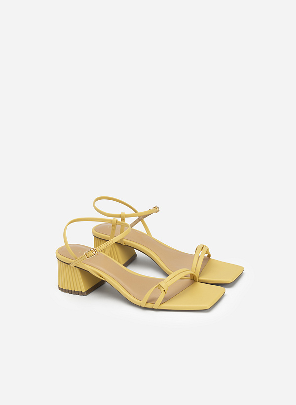 Giày sandal quai mảnh thắt nút gót trụ - SDN 0727 - Màu vàng - VASCARA