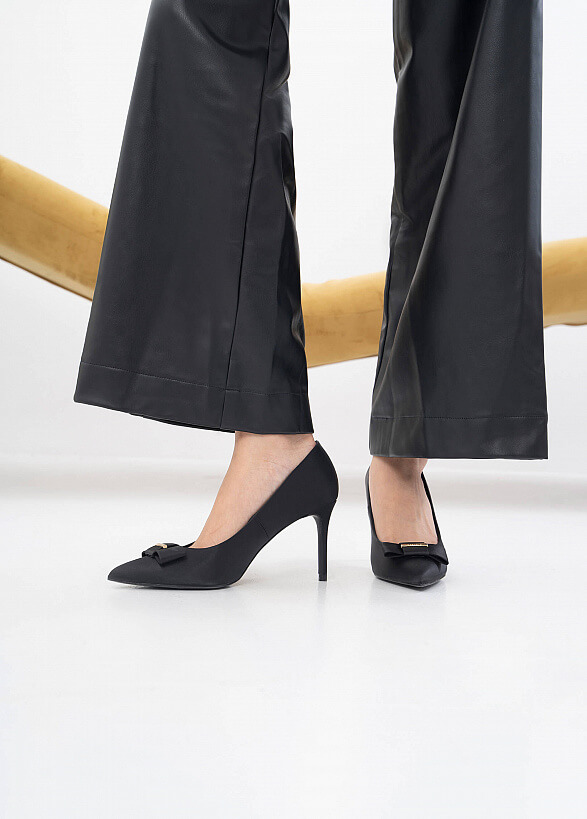 Giày Bít Mũi Nhọn Satin Đính Nơ - BMN 0504 - Màu Đen - VASCARA