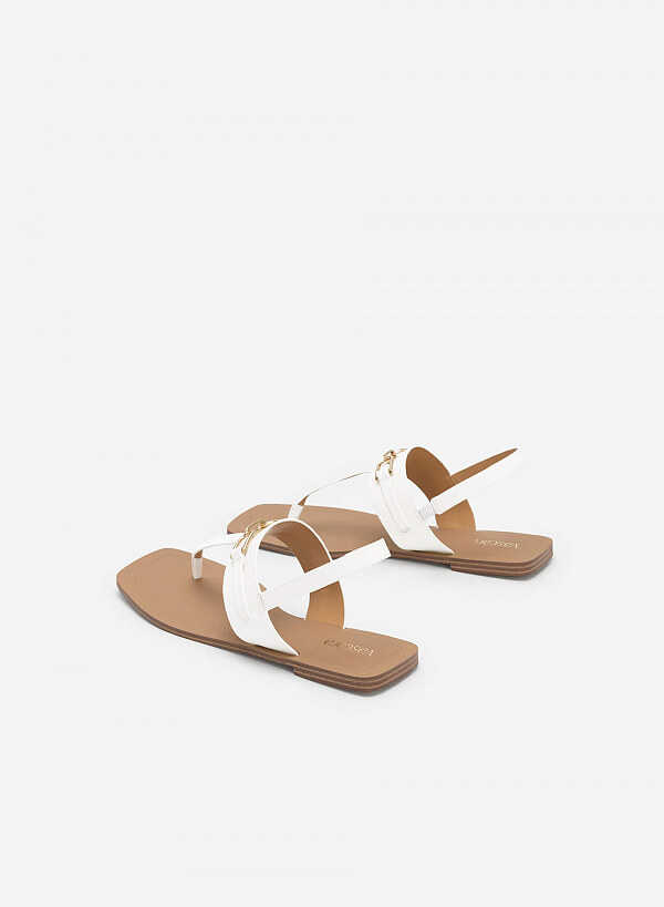 Giày sandal t-strap quai phối xích mũi vuông - SDK 0326 - Màu trắng - VASCARA