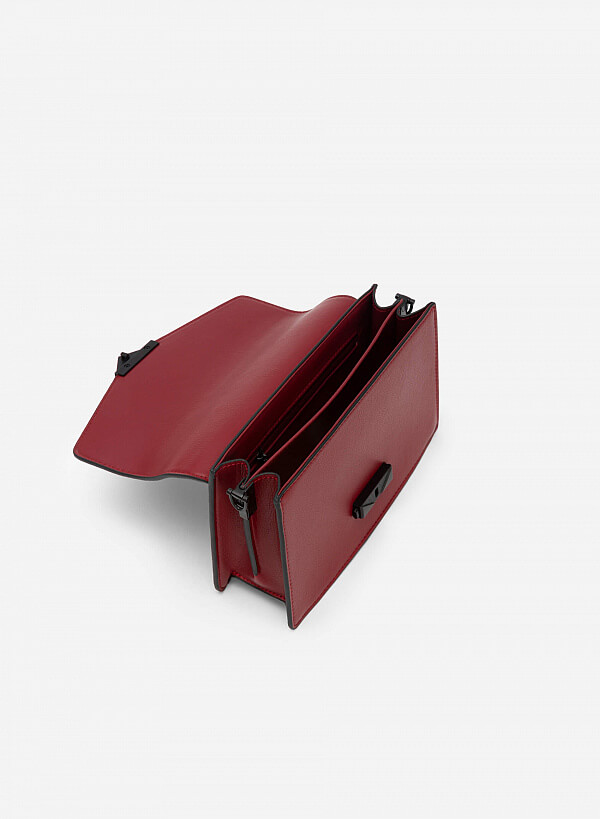 Túi đeo chéo khóa tạo kiểu chữ v - SHO 0200 - Màu đỏ đậm - VASCARA