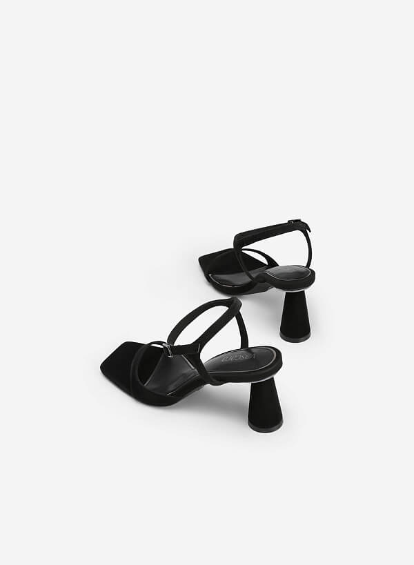 Giày sandal nhung ankle strap gót trụ - SDN 0736 - Màu đen - VASCARA