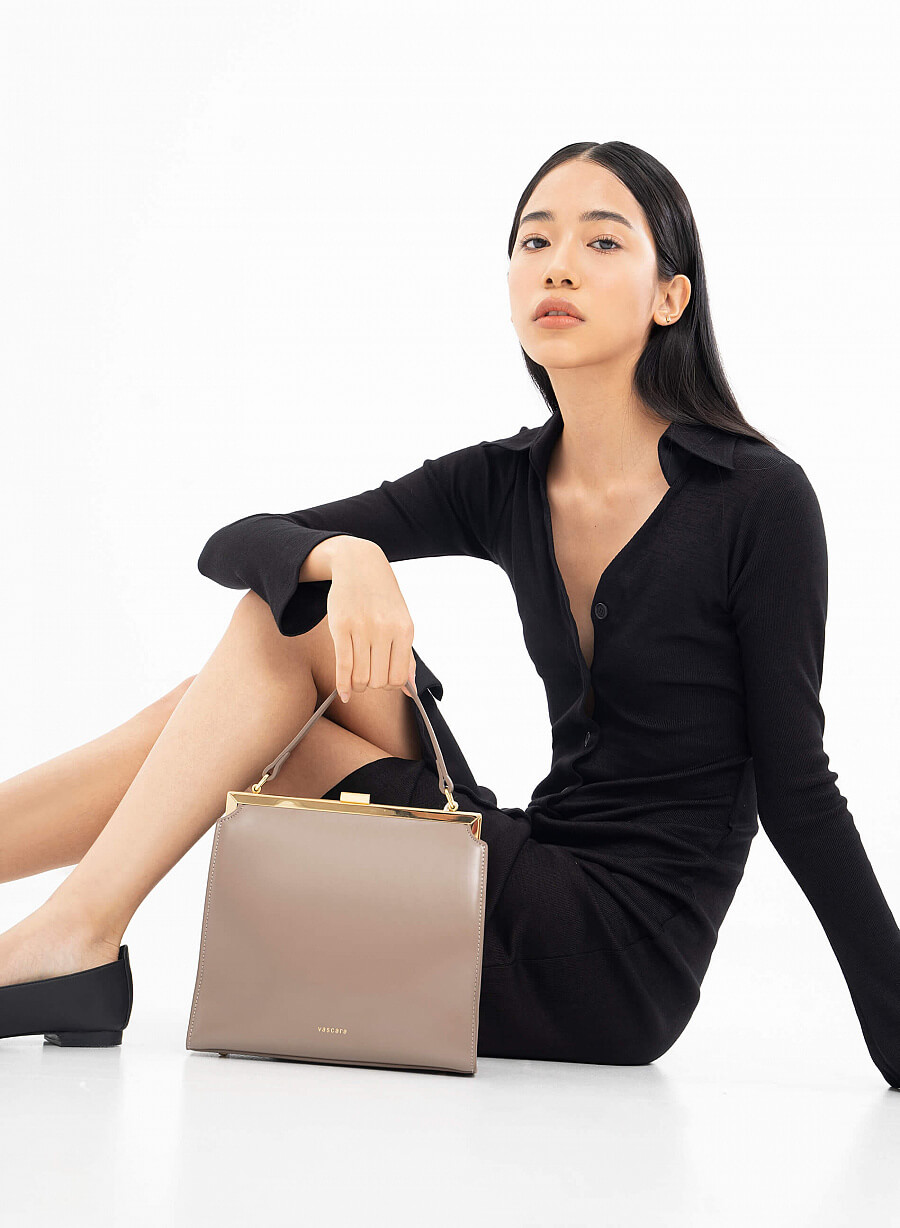 Túi tote nắp khung chữ nhật khóa cài kim loại - TOT 0083 - Màu be đậm - vascara.com
