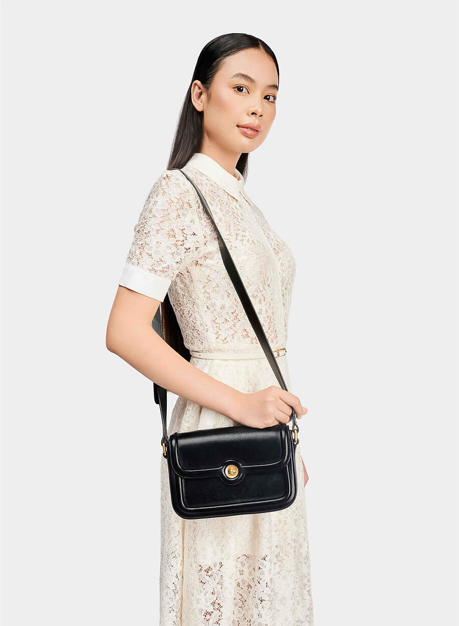 Túi đeo chéo viền bombe khóa cổ điển - SHO 0227 - Màu đen - vascara.com