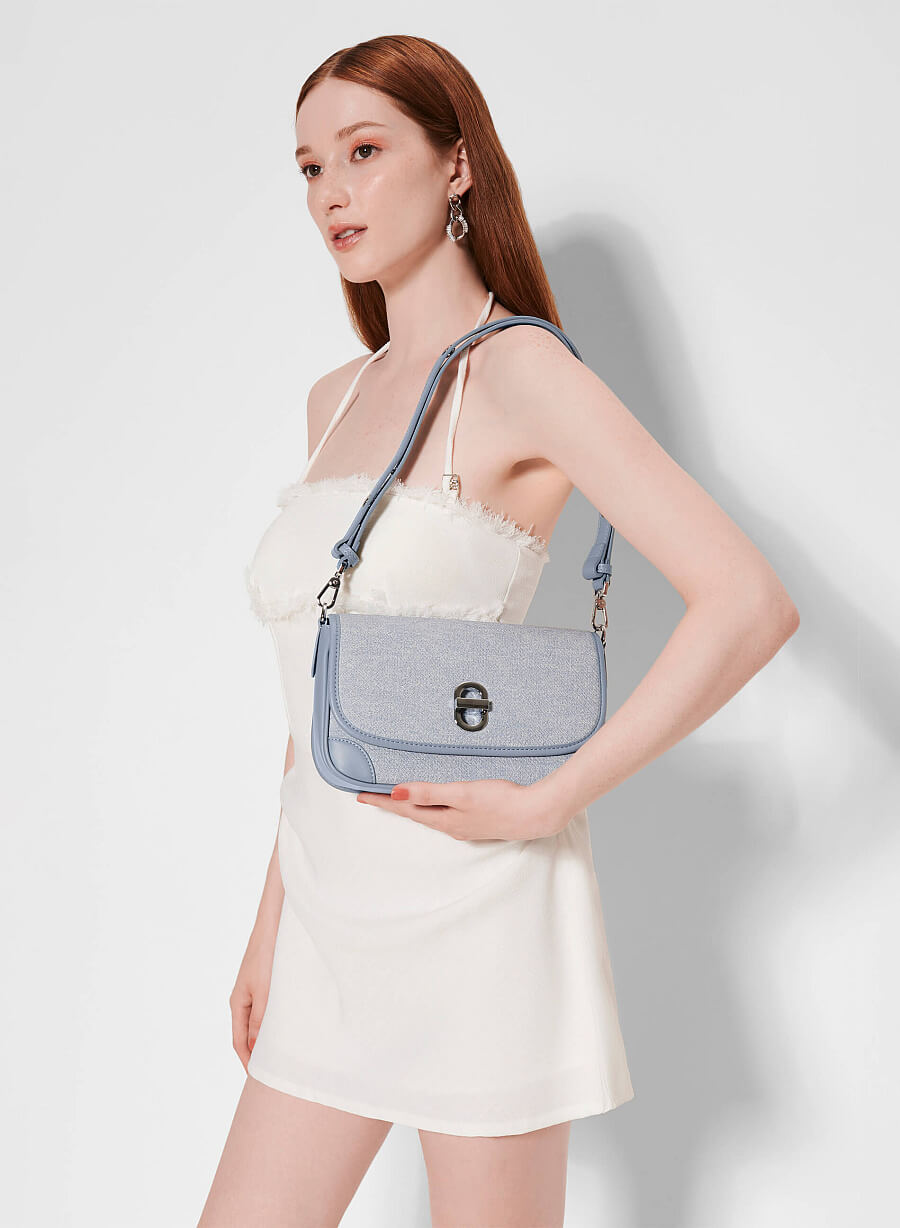 Túi đeo chéo phong cách denim khóa xoay - SHO 0228 - Màu xanh da trời - vascara.com