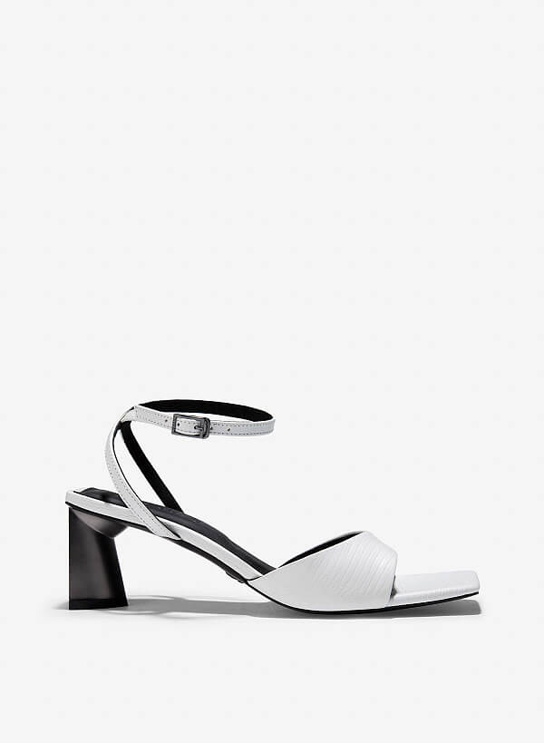 Giày sandal ankle strap nhấn gót hình khối hiệu ứng aluminium - SDN 0778 - Màu trắng