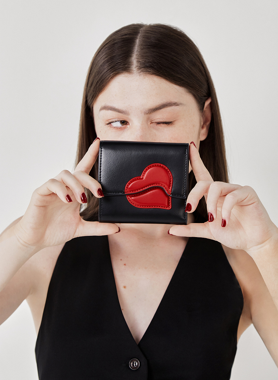 Ví Cầm Tay Mini Họa Tiết Trái Tim - Love Limited Edition - WAL 0259 - Màu Đen - vascara.com