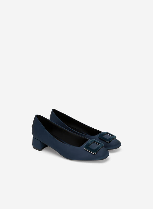 Giày Bít Mũi Satin Đính Khóa Kim Loại Phủ Nhung - BMN 0584 - Màu Xanh Navy - VASCARA