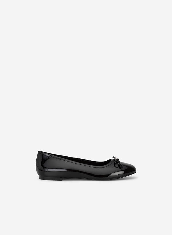 Giày búp bê mũi tròn đính nơ trang trí kim loại - GBB 0427 - Màu đen - VASCARA