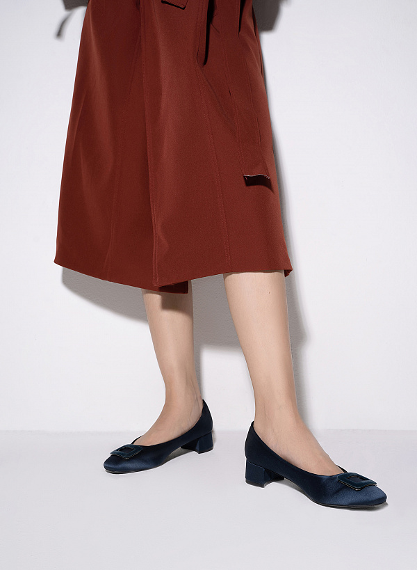 Giày Bít Satin Phối Khóa Kim Loại Nhung - BMN 0550 - Màu Xanh Navy - VASCARA