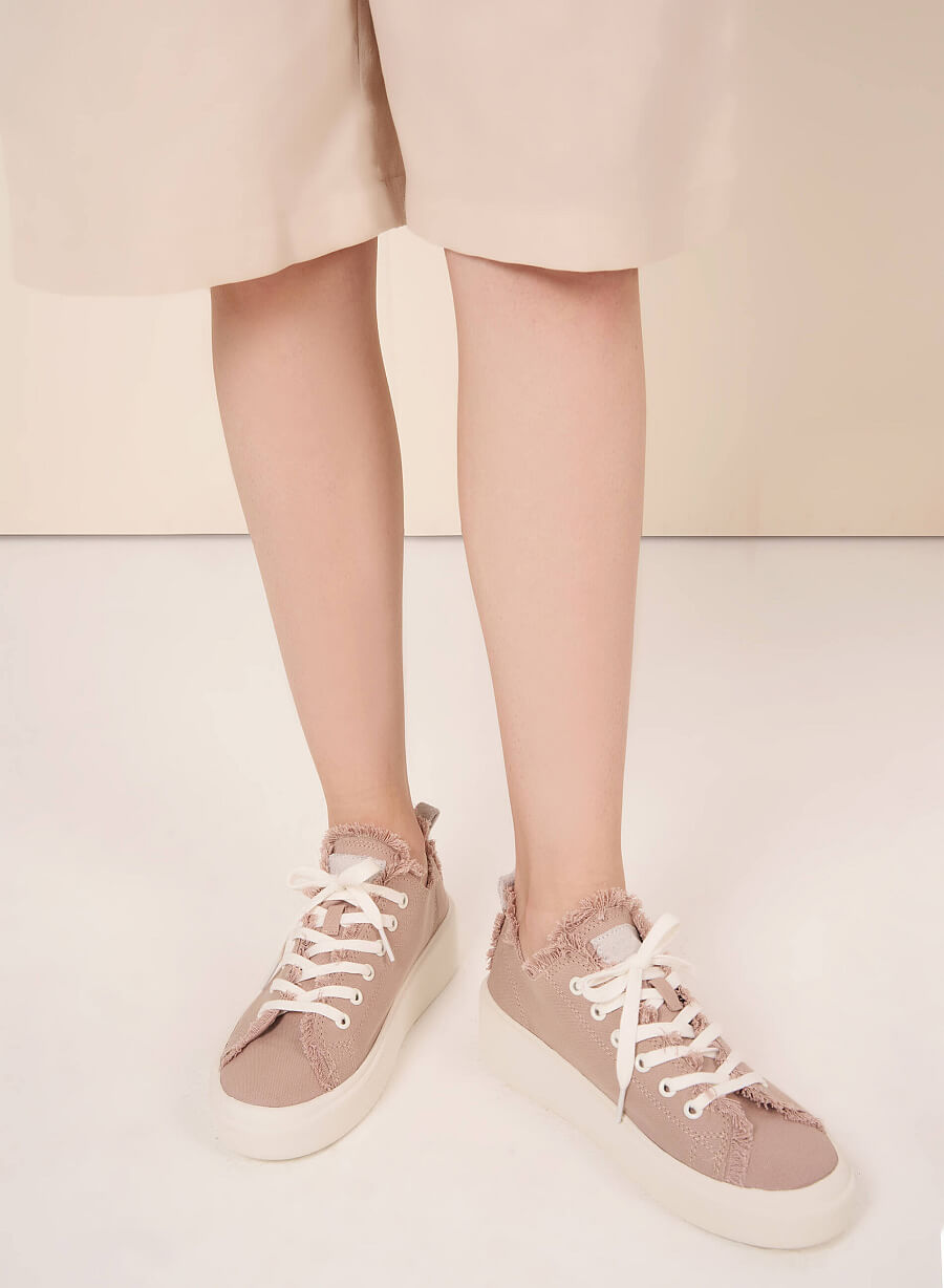 Giày sneaker vải trang trí viền tua rua - SNK 0060 - Màu be - VASCARA