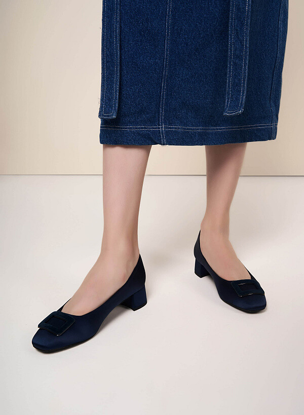 Giày Bít Mũi Satin Đính Khóa Kim Loại Phủ Nhung - BMN 0584 - Màu Xanh Navy