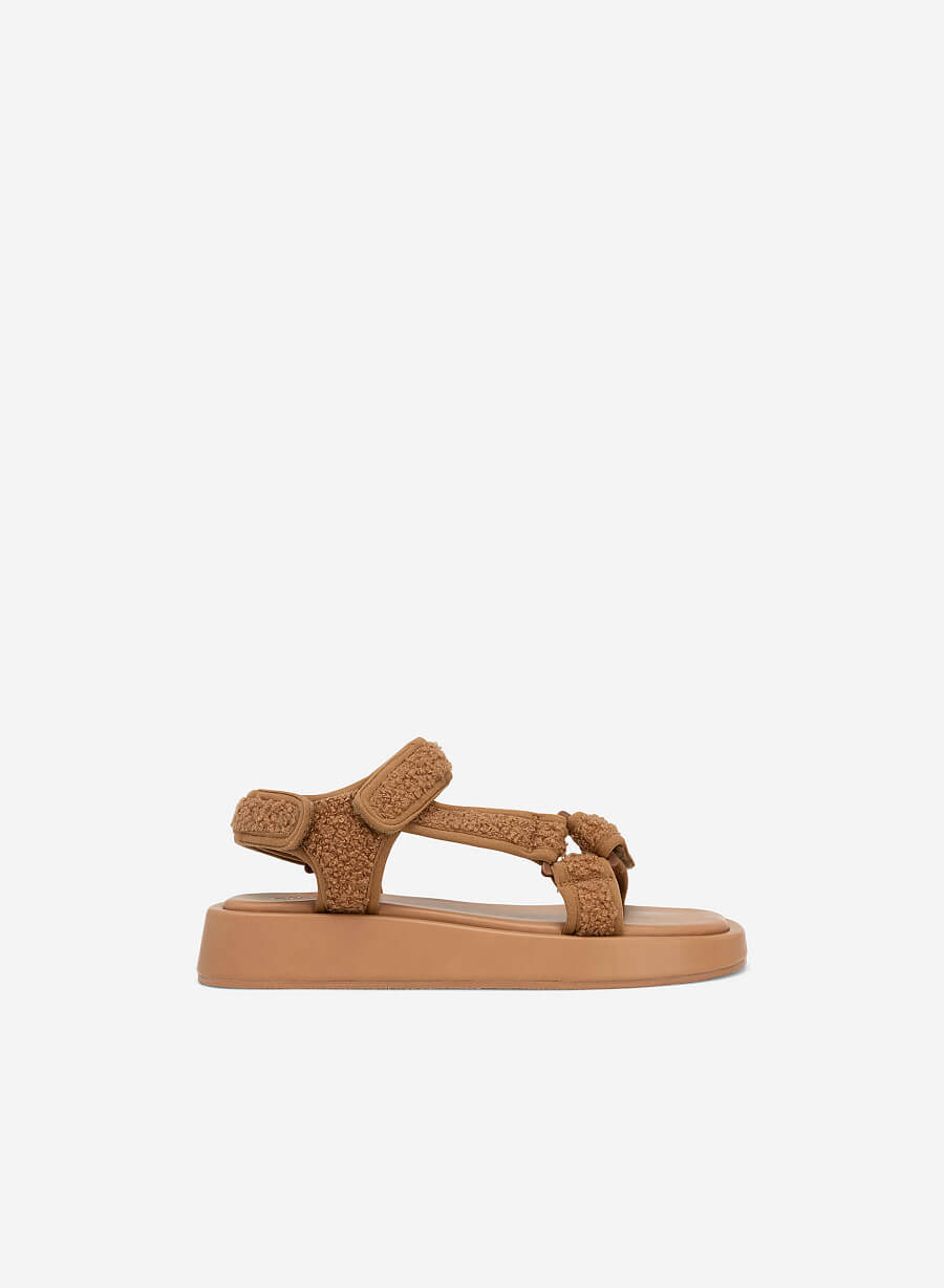 Sandal đế bánh mì phối vải lông - SDK 0329 - Màu be đậm - vascara.com