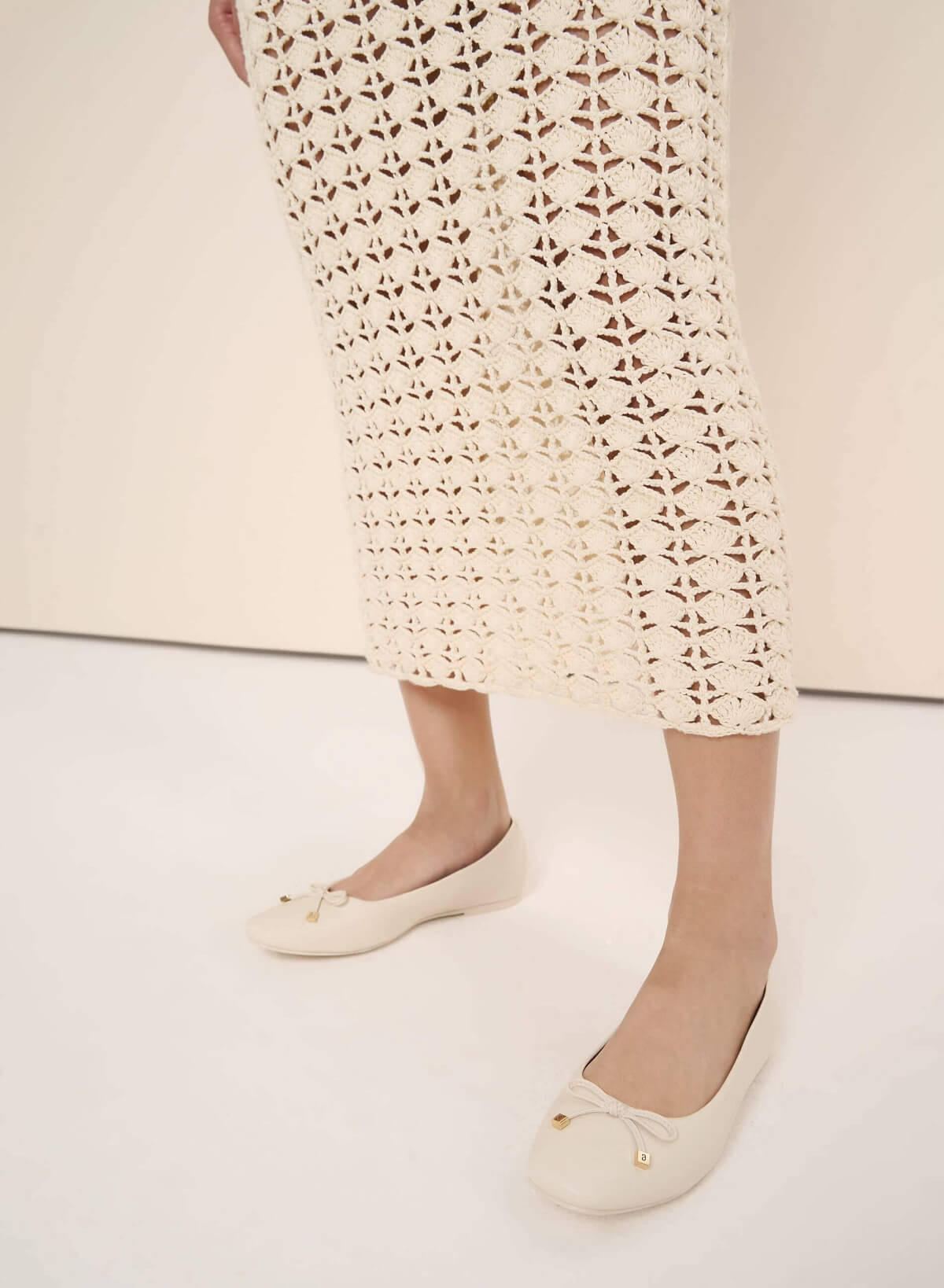 Bow Tie Décor Ballerinas - SLI 0426 - Cream - vascara.com