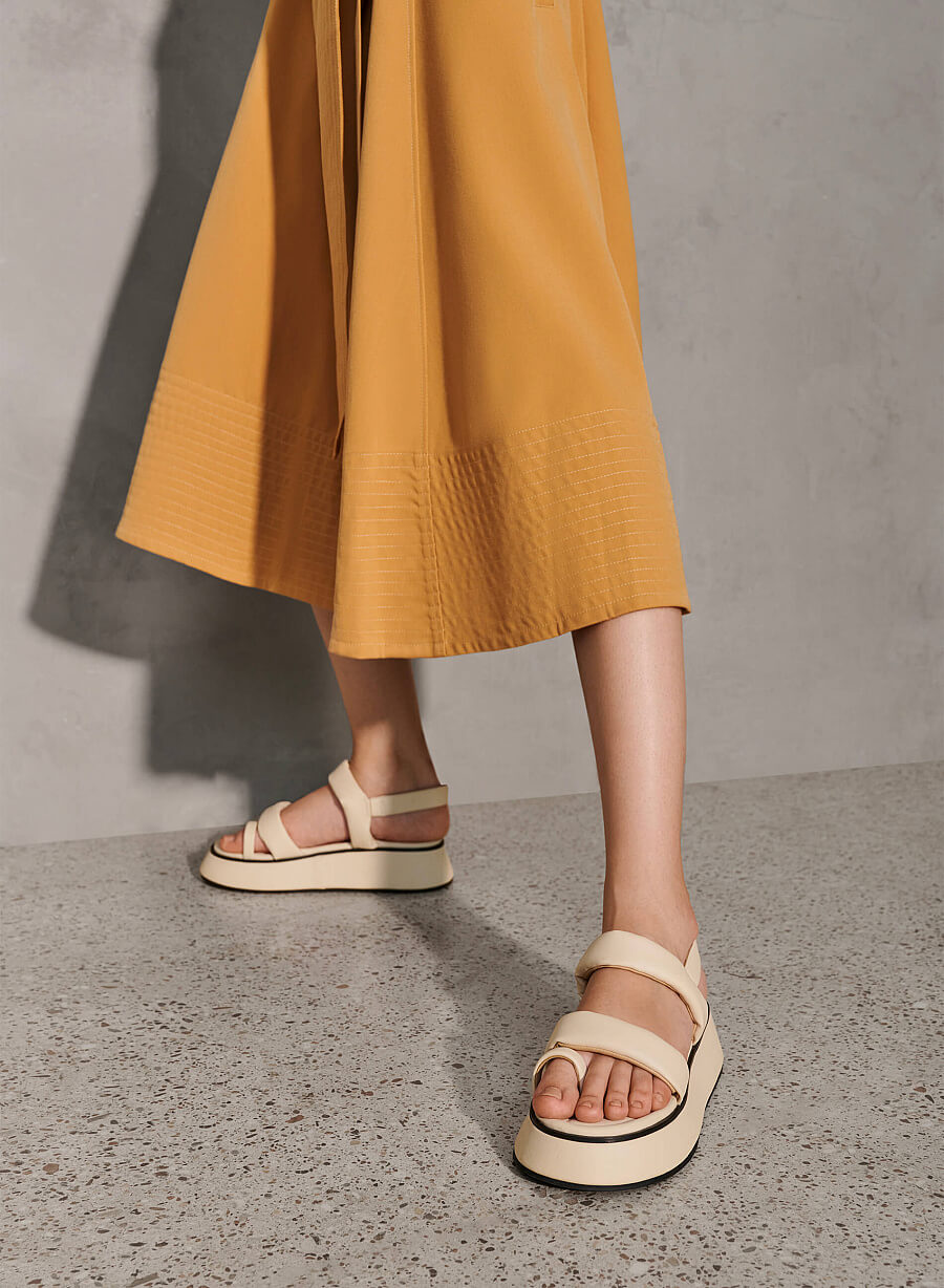 Giày Sandal Đế Chunky Nhấn Quai Phồng - SDK 0333 - Màu Kem - vascara.com