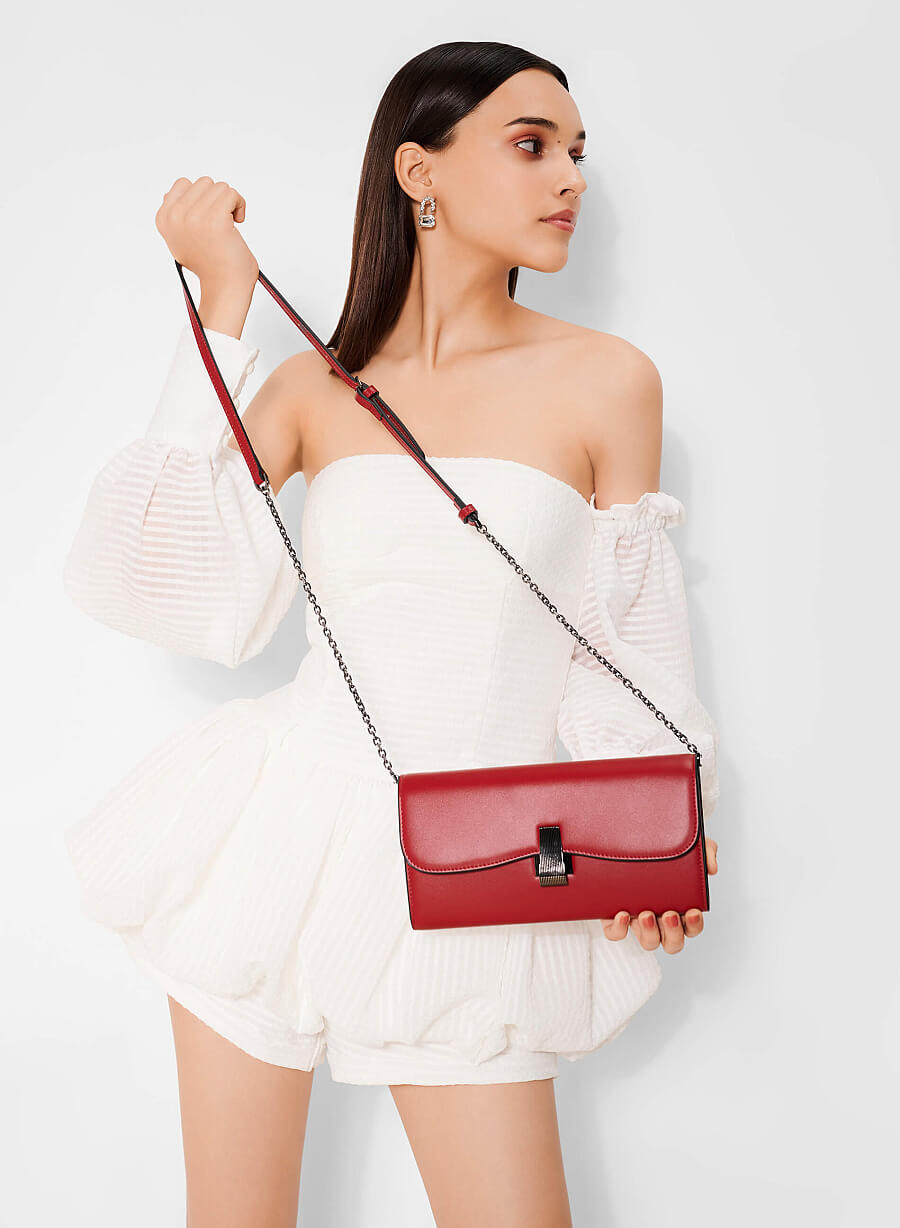 Clutch nhấn viền phối khóa kim loại - CLU 0117 - Màu đỏ đậm - vascara.com