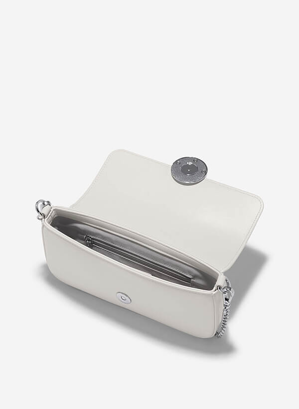 Túi đeo chéo nhấn khóa bán nguyệt - SHO 0244 - Màu kem - VASCARA