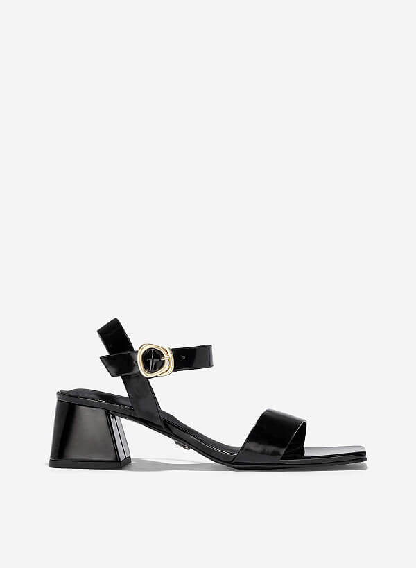 Giày sandals block heel nhấn khóa trang trí