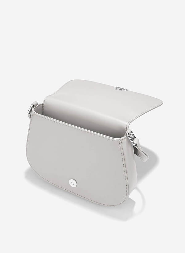 Túi saddle nắp gập nhấn khóa trang trí - SHO 0252 - Màu xám nhạt - VASCARA