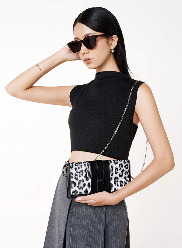 Clutch cầm tay phối họa tiết vân da báo