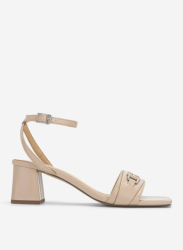 Giày sandals block heel phối khóa trang trí