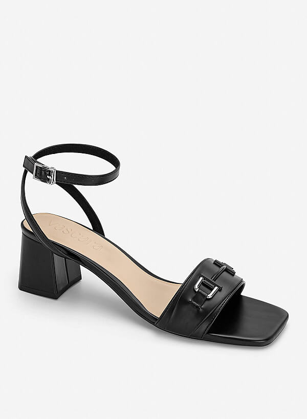 Giày sandals block heel phối khóa trang trí