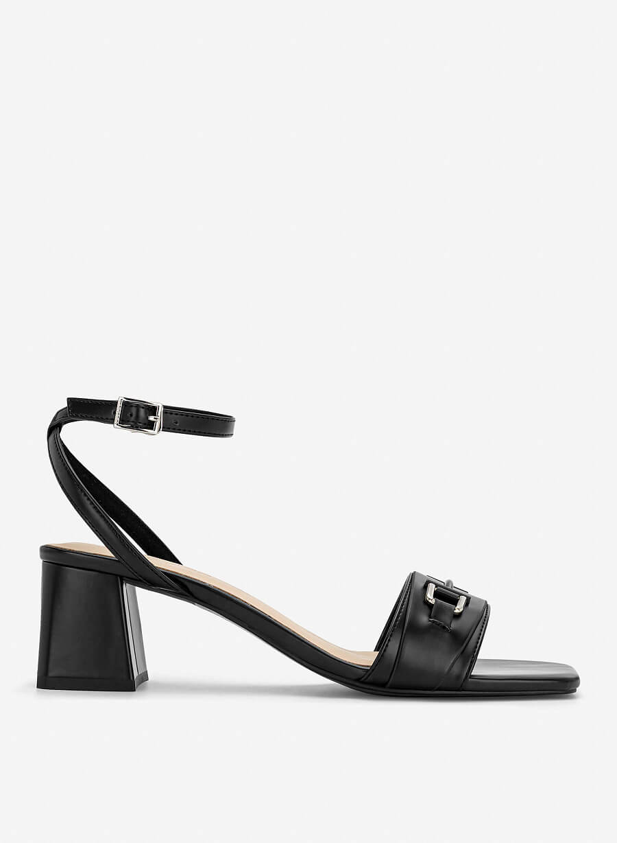 Giày sandals block heel phối khóa trang trí