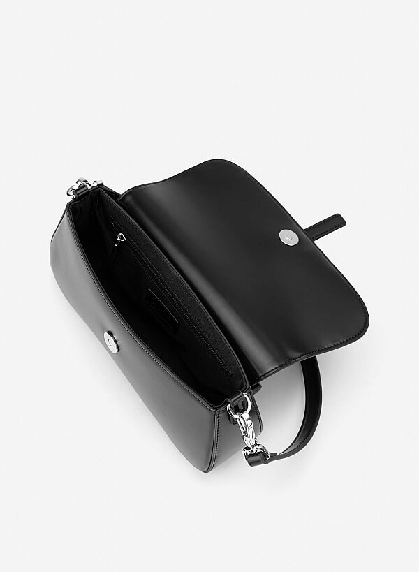 Túi đeo vai nắp gập nhấn buckle - SHO 0300 - Màu đen - VASCARA