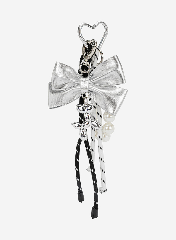 Charm dây nơ bạc phối ngọc trai - CHM 0053 - Màu trắng đen - VASCARA