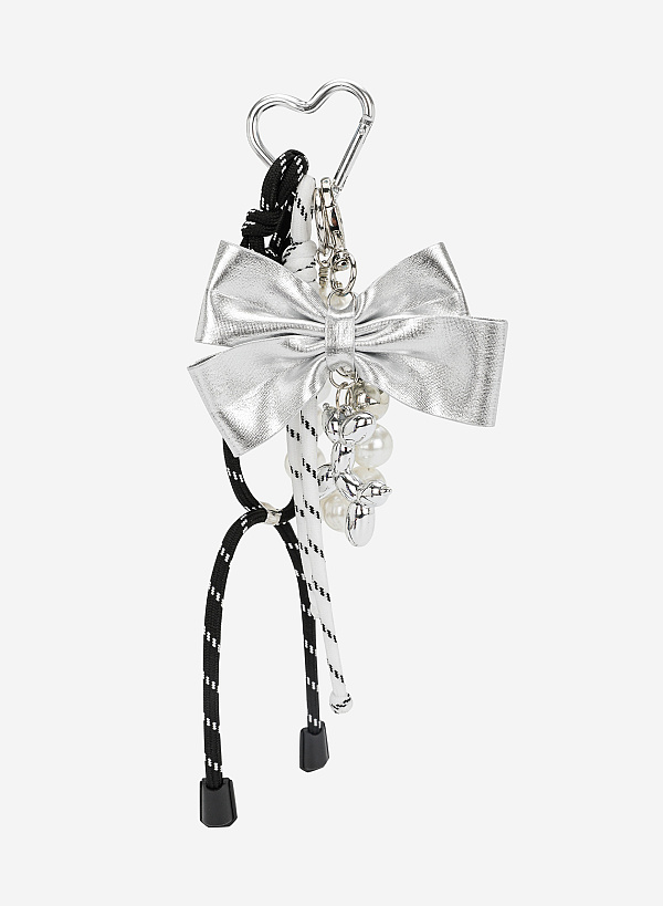 Charm dây nơ bạc phối ngọc trai - CHM 0053 - Màu trắng đen - VASCARA