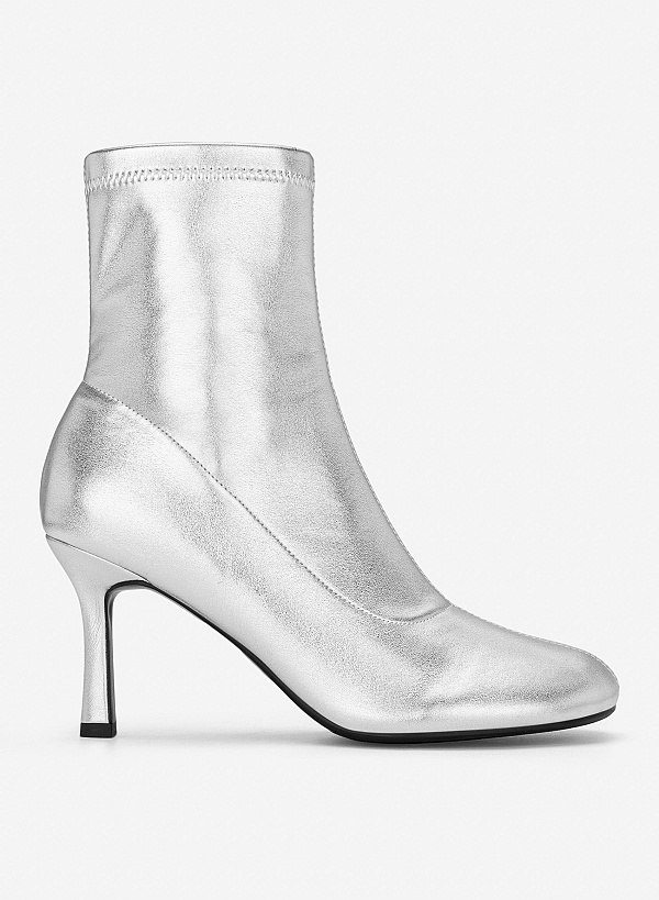 Giày boots mũi tròn cổ cao